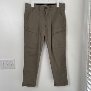 Democracy - excellent condition - olive green cropped pants - Size 8